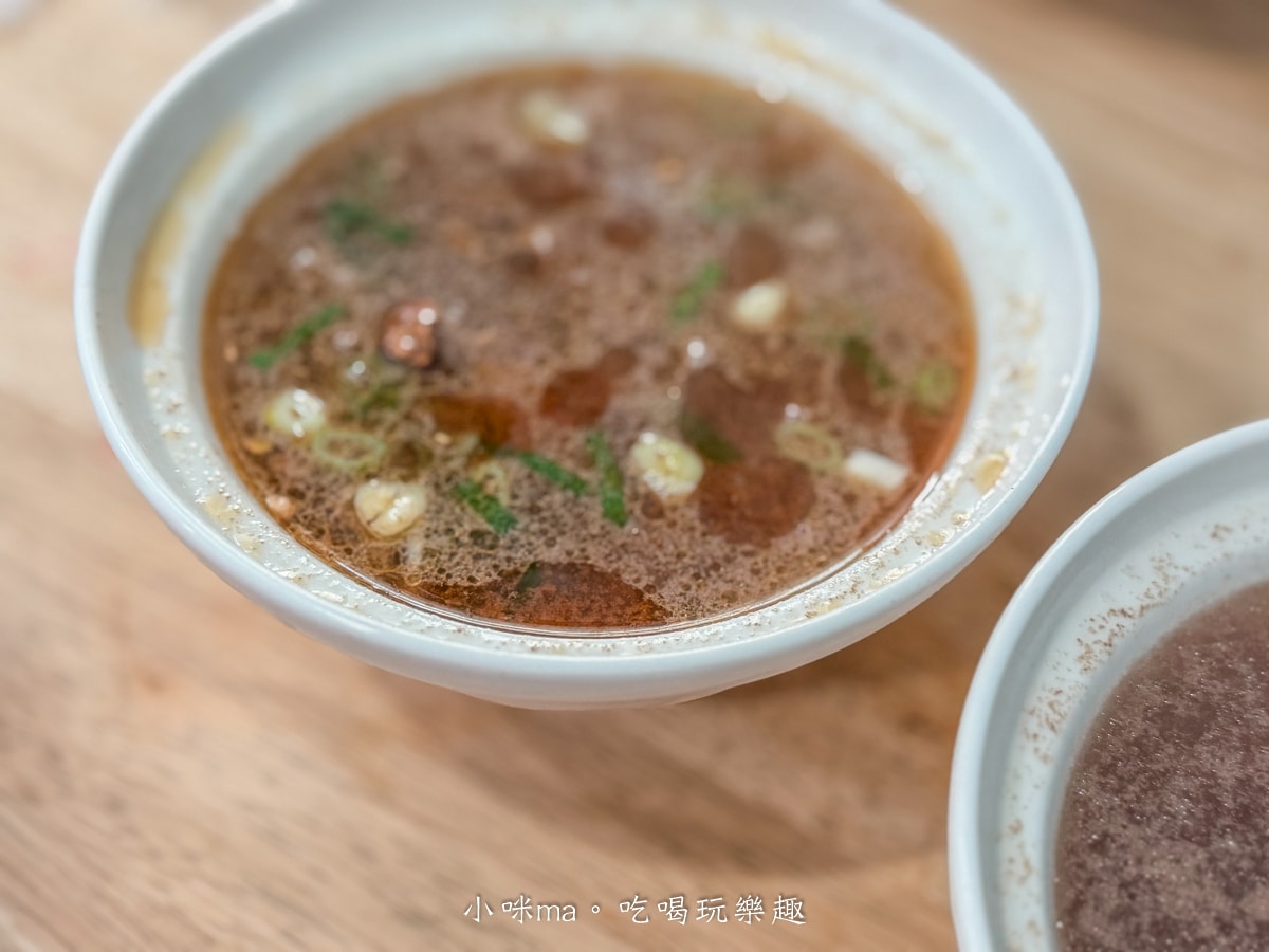 【台南美食】西羅殿牛肉湯|米其林必比登推薦!點湯就送「黑金肉燥飯」太狂了~粉嫩溫體牛清甜入魂,內行老饕必排這間! - 第16張圖 【台南美食】西羅殿牛肉湯|米其林必比登推薦!點湯就送「黑金肉燥飯」太狂了~粉嫩溫體牛清甜入魂,內行老饕必排這間!