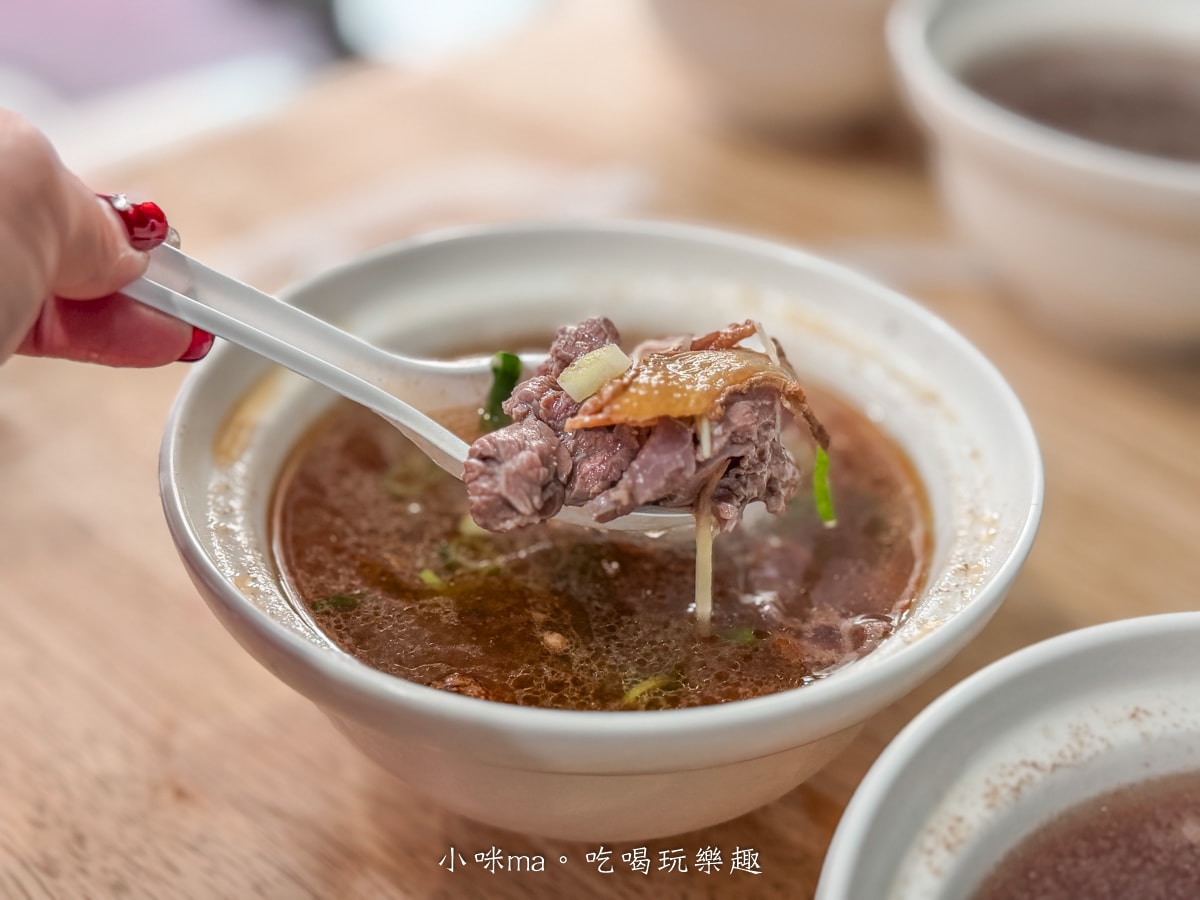 【台南美食】西羅殿牛肉湯|米其林必比登推薦!點湯就送「黑金肉燥飯」太狂了~粉嫩溫體牛清甜入魂,內行老饕必排這間! - 第17張圖 【台南美食】西羅殿牛肉湯|米其林必比登推薦!點湯就送「黑金肉燥飯」太狂了~粉嫩溫體牛清甜入魂,內行老饕必排這間!