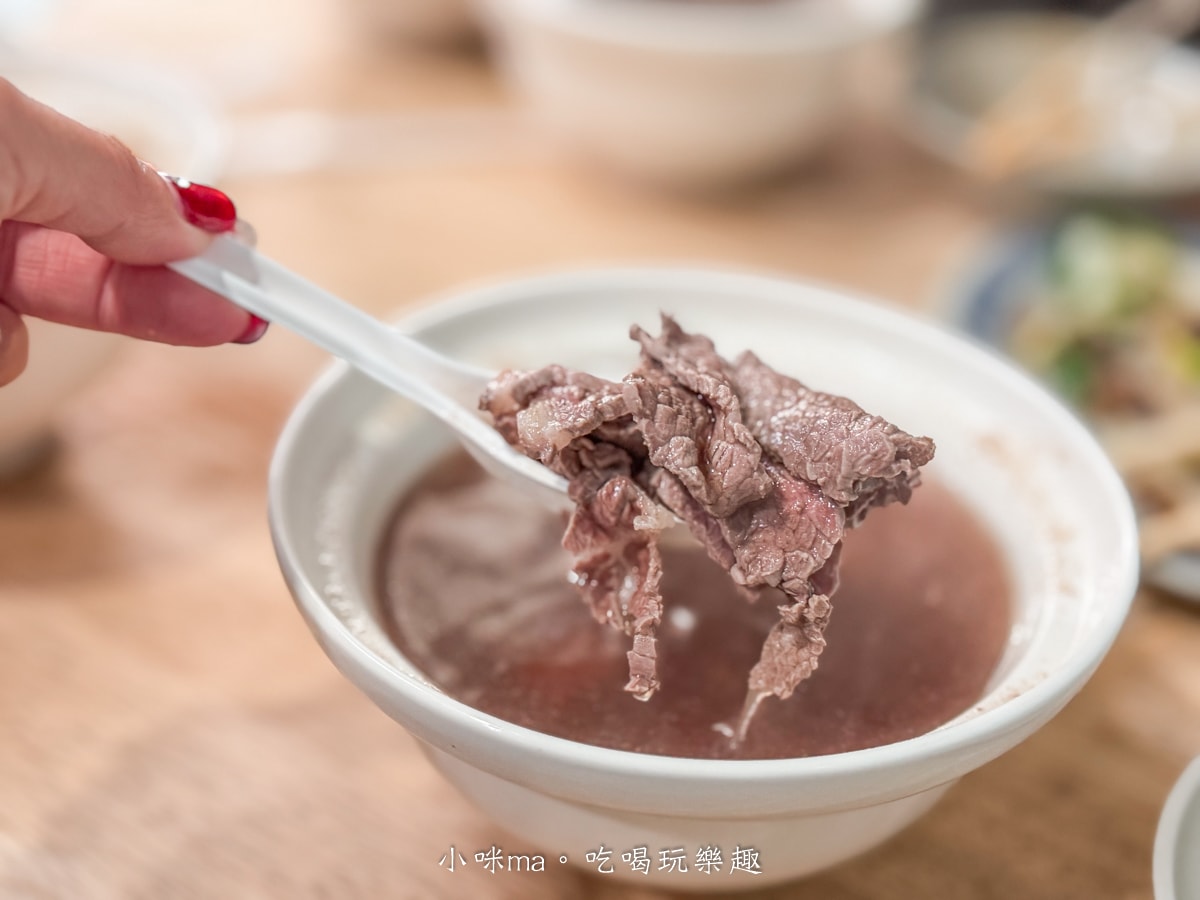 【台南美食】西羅殿牛肉湯|米其林必比登推薦!點湯就送「黑金肉燥飯」太狂了~粉嫩溫體牛清甜入魂,內行老饕必排這間! - 第13張圖 【台南美食】西羅殿牛肉湯|米其林必比登推薦!點湯就送「黑金肉燥飯」太狂了~粉嫩溫體牛清甜入魂,內行老饕必排這間!