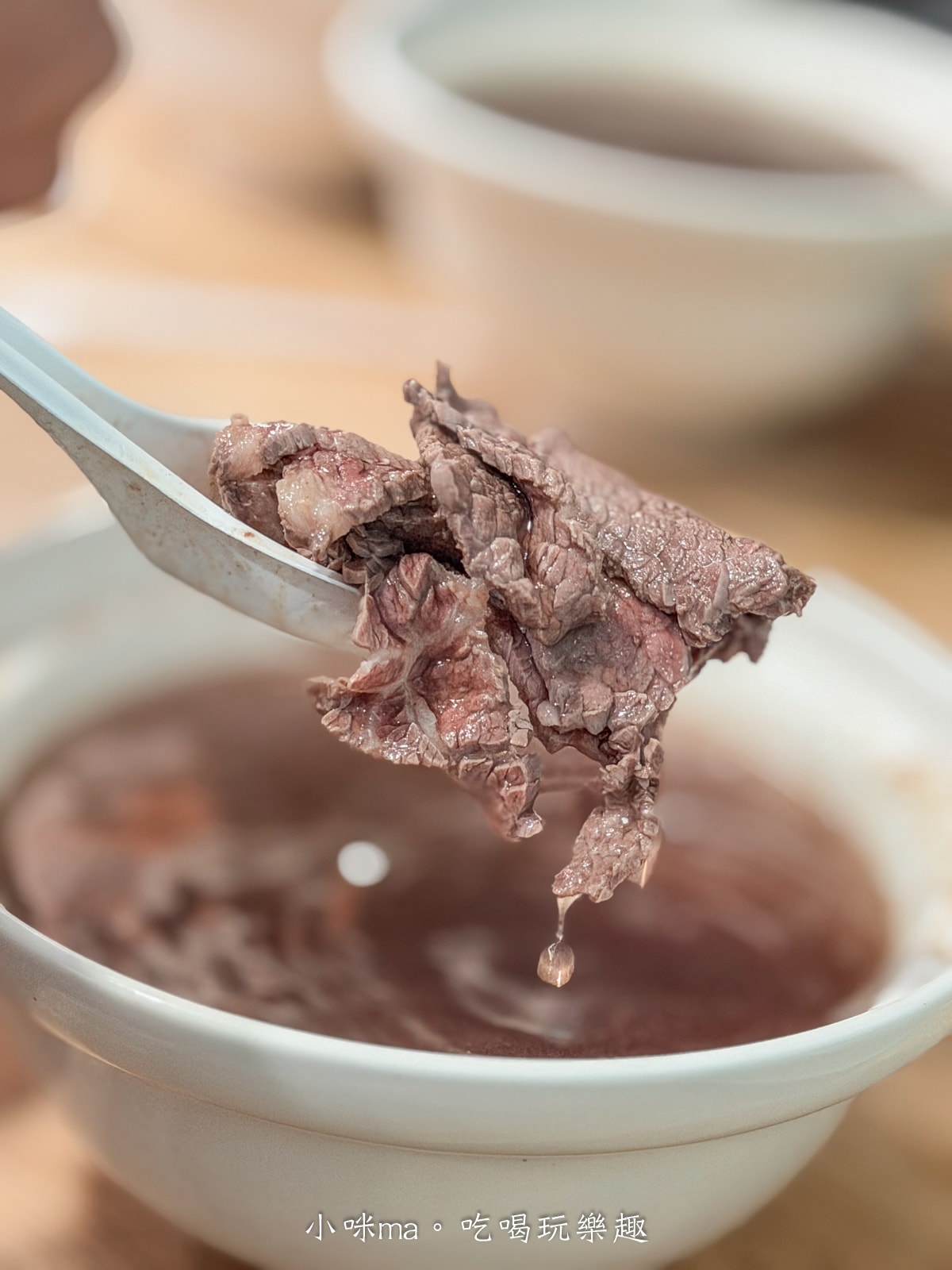 【台南美食】西羅殿牛肉湯|米其林必比登推薦!點湯就送「黑金肉燥飯」太狂了~粉嫩溫體牛清甜入魂,內行老饕必排這間! - 第14張圖 【台南美食】西羅殿牛肉湯|米其林必比登推薦!點湯就送「黑金肉燥飯」太狂了~粉嫩溫體牛清甜入魂,內行老饕必排這間!