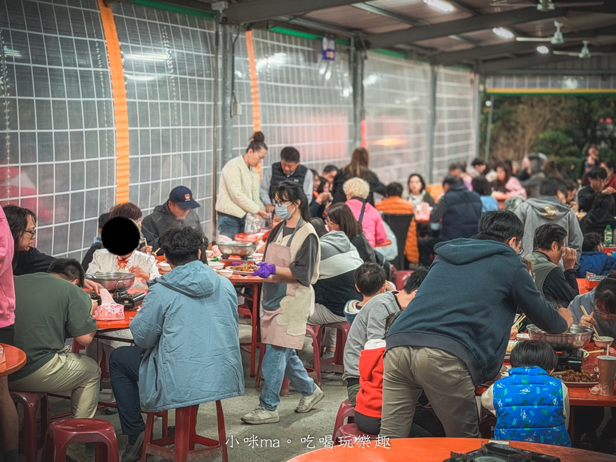 【高雄景觀餐廳】雷達土雞城｜過年回娘家必衝！認明「藍色招牌」，大崗山百萬夜景＋超澎湃土雞料理！