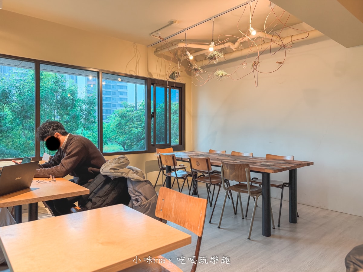 After5_步驟六龜山店內用空間綠意植栽與採光