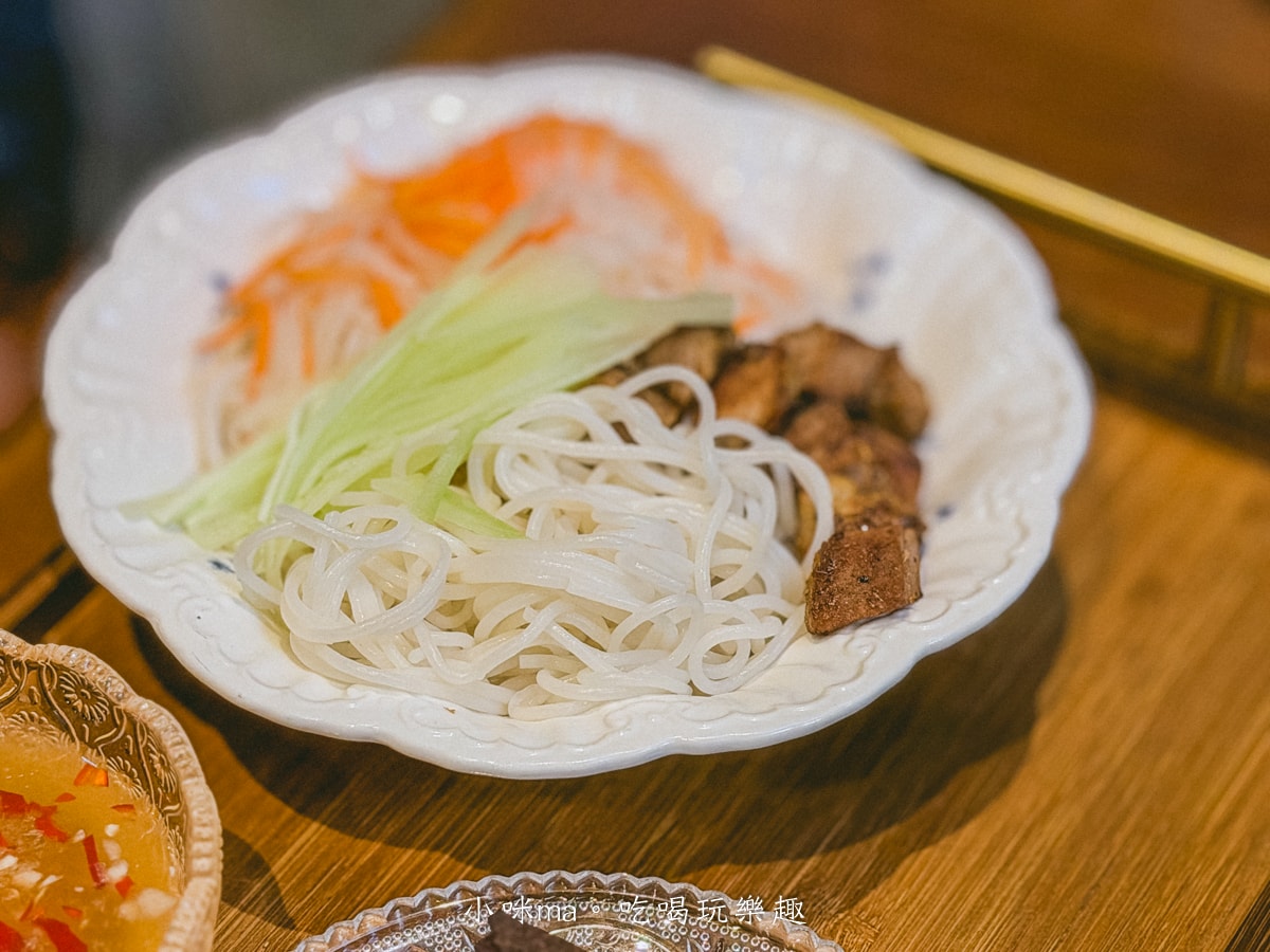 BéVive 越式料理 清爽涼拌豬肉米線