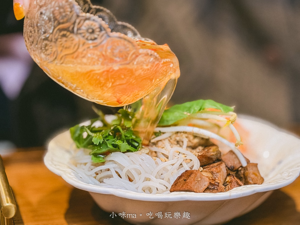 BéVive 越式料理 清爽涼拌豬肉米線