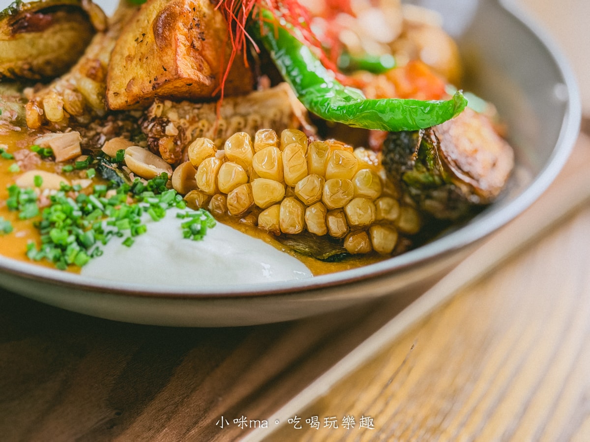 【東門站美食】習瑞鎮商行｜東門站秘境！老宅 5 樓的微光角落，隱身在老宅裡的微光角落，鹹花生咖哩與手作戚風的完美相遇