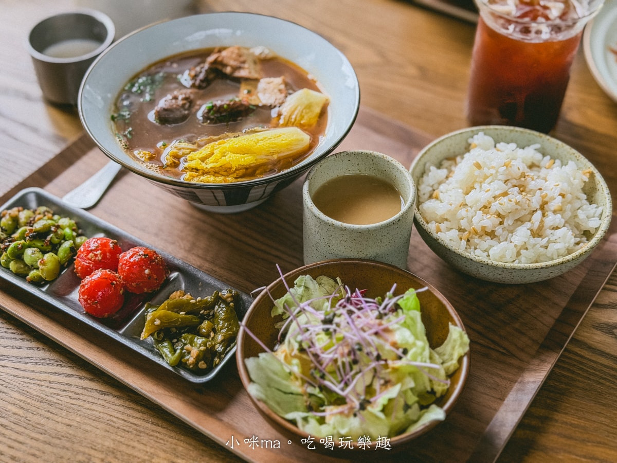 【東門站美食】習瑞鎮商行｜東門站秘境！老宅 5 樓的微光角落，隱身在老宅裡的微光角落，鹹花生咖哩與手作戚風的完美相遇