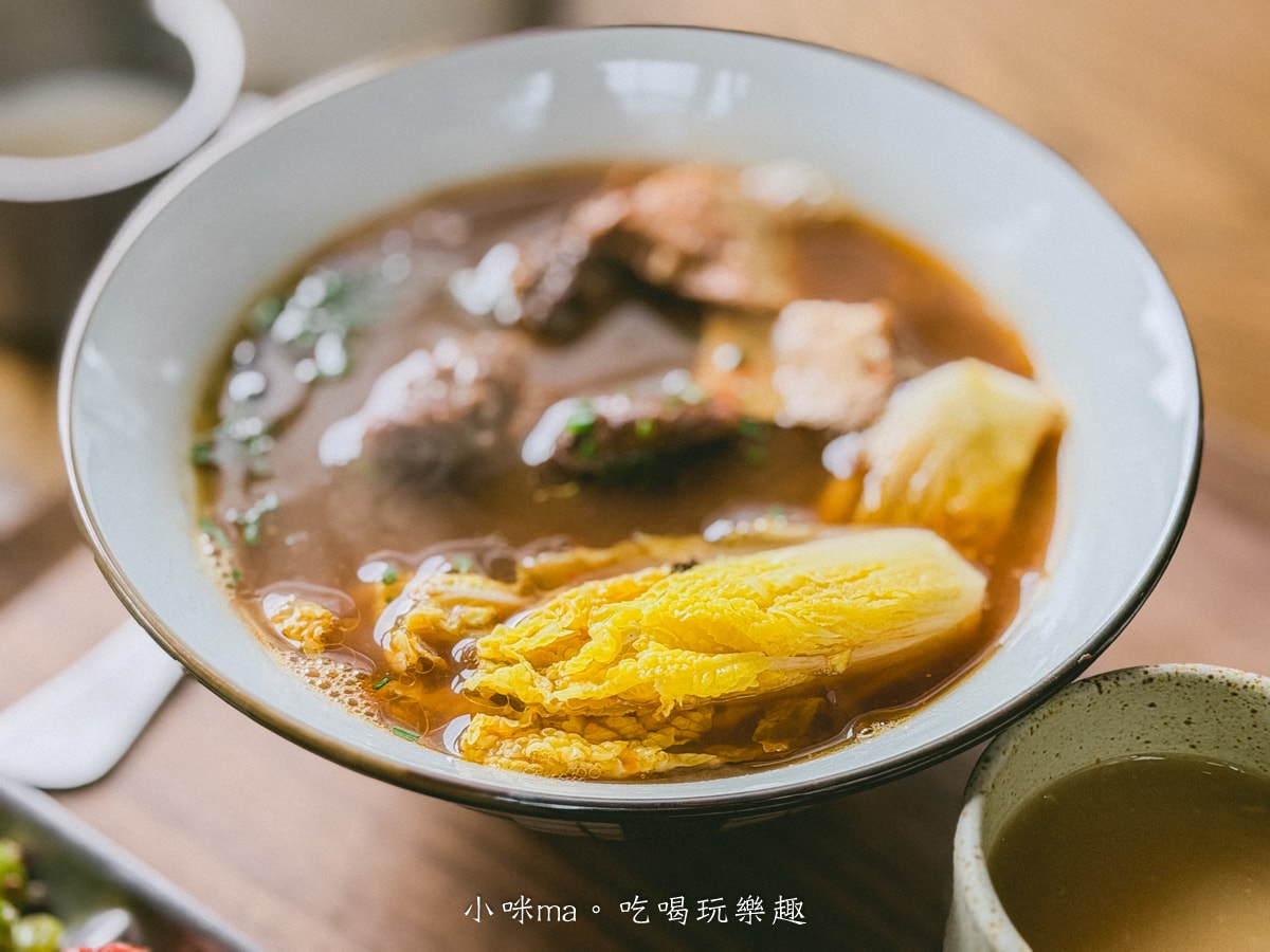 【東門站美食】習瑞鎮商行｜東門站秘境！老宅 5 樓的微光角落，隱身在老宅裡的微光角落，鹹花生咖哩與手作戚風的完美相遇