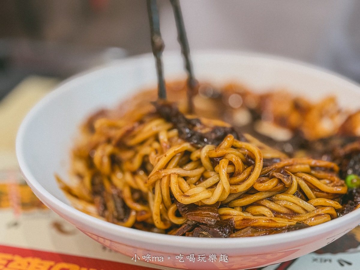 【內湖美食推薦】香港飯店0410|白種元韓式中華料理插旗內科!炸醬麵+洋釀炸雞必吃 - 第16張圖 香港飯店0410菜單價位韓式中華料理炸醬麵炒碼麵