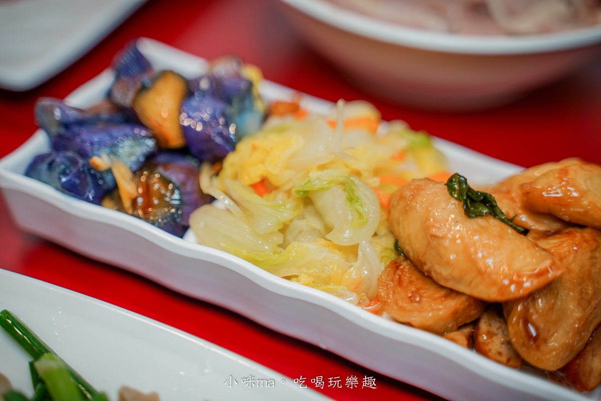 【板橋美食】呈信鵝肉 板橋中山店|每月1號免費鵝肉飯!永和排隊名店進駐,去骨鵝肉超加分 - 第20張圖 呈信鵝肉自助區|套餐配菜自選三樣