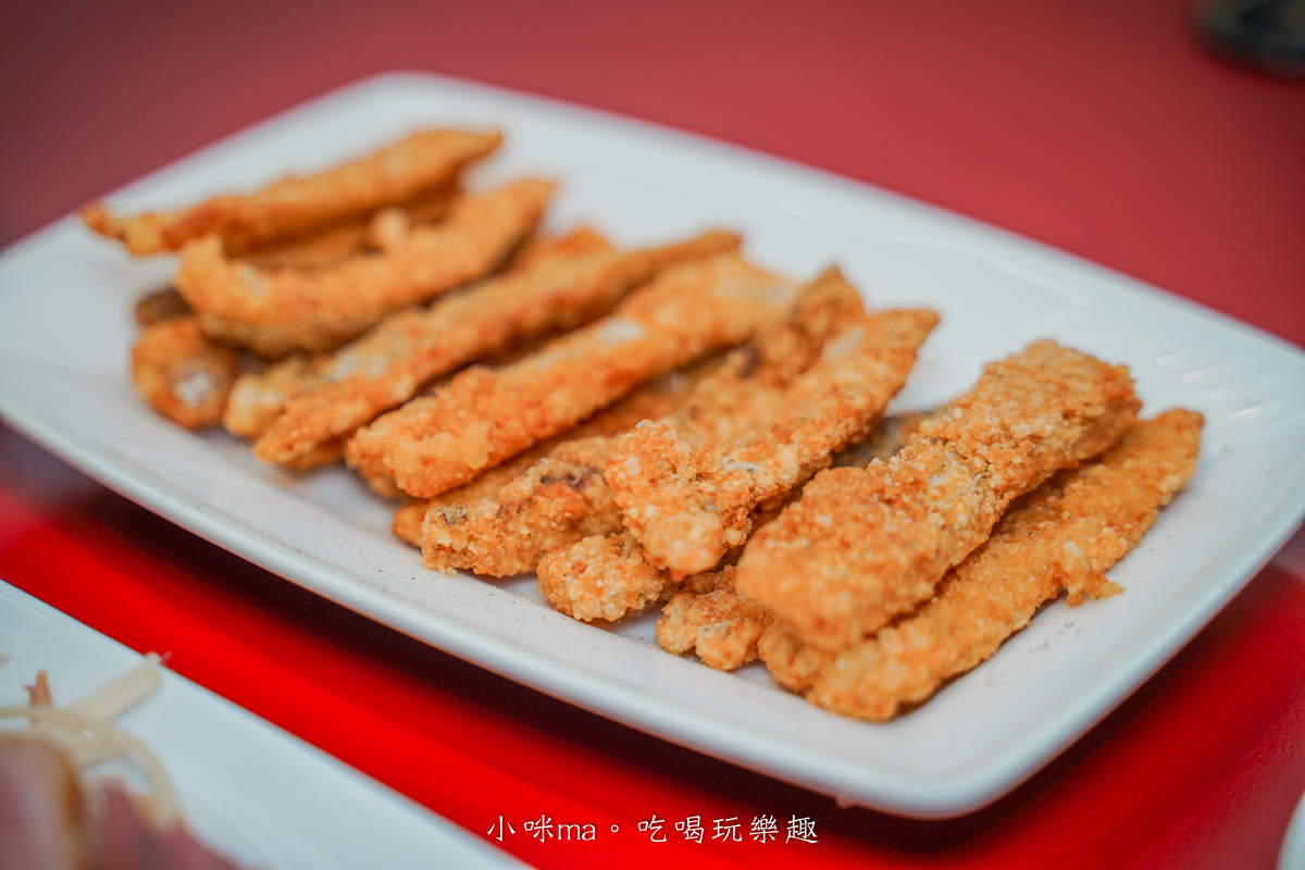 【板橋美食】呈信鵝肉 板橋中山店|每月1號免費鵝肉飯!永和排隊名店進駐,去骨鵝肉超加分 - 第32張圖 酥炸白帶魚|板橋炸物推薦