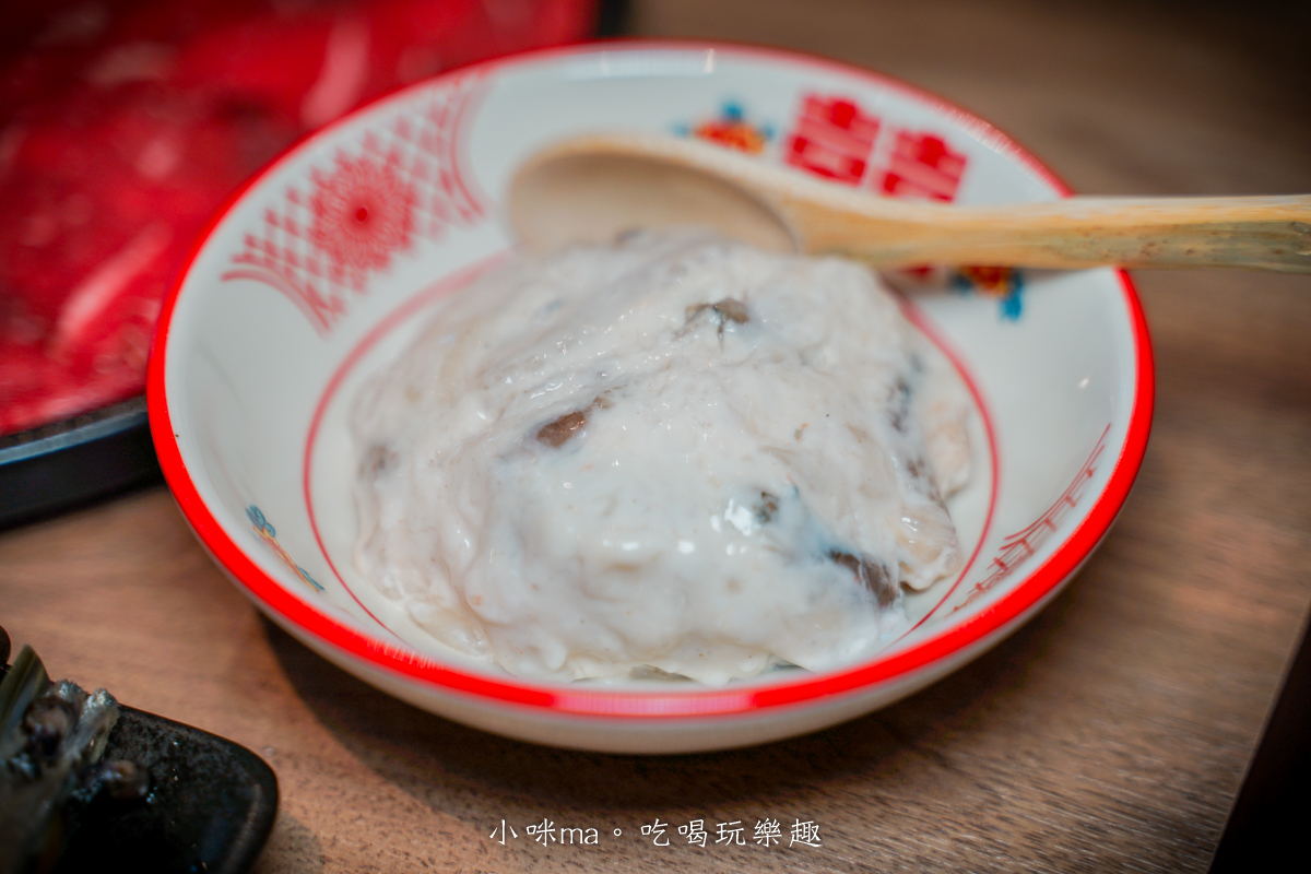 【市政府麻辣火鍋推薦】員外佬麻辣火鍋|全素蔬果湯頭清爽不油膩,信義區必吃火鍋 - 第27張圖 花枝蝦漿手工製作 真材實料海鮮漿