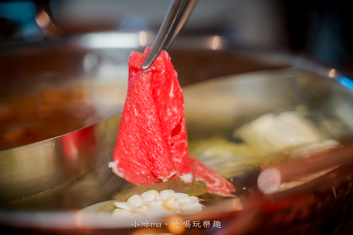 【市政府麻辣火鍋推薦】員外佬麻辣火鍋|全素蔬果湯頭清爽不油膩,信義區必吃火鍋 - 第19張圖 黃牛沙朗火鍋肉片 細嫩多汁高品質牛肉
