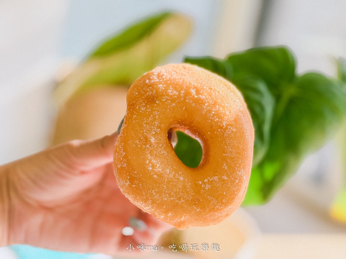 【內湖黃昏市場美食】小李雙胞胎、甜甜圈、芝麻球、酸菜包｜在地人從小吃到大的排隊銅板點心！內湖美食