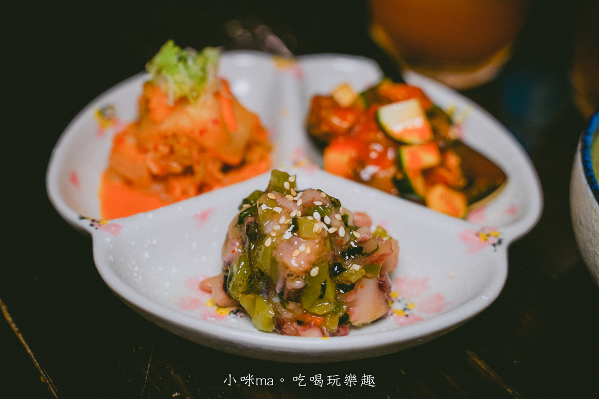 【東區居酒屋】彡耕居食事所|時禾酒藏梅酒太驚艷!茉莉花、紫蘇、生薑系梅酒一次喝懂,忠孝復興美食 - 第9張圖 居酒屋開胃前菜 下酒三拼 芥末章魚泡菜螺肉