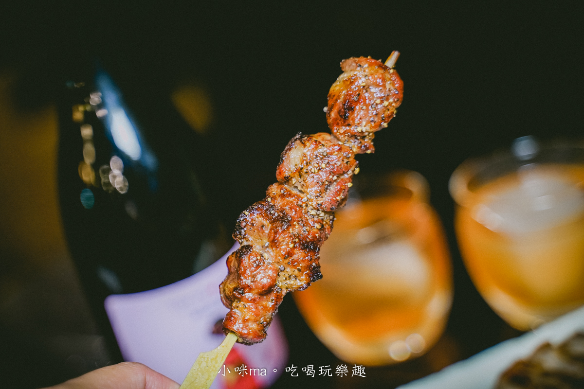 【東區居酒屋】彡耕居食事所|時禾酒藏梅酒太驚艷!茉莉花、紫蘇、生薑系梅酒一次喝懂,忠孝復興美食 - 第24張圖 彡耕居食事所串燒推薦彡耕牛肋串,帶有迷人炭香與豐富肉汁的牛肉串燒。