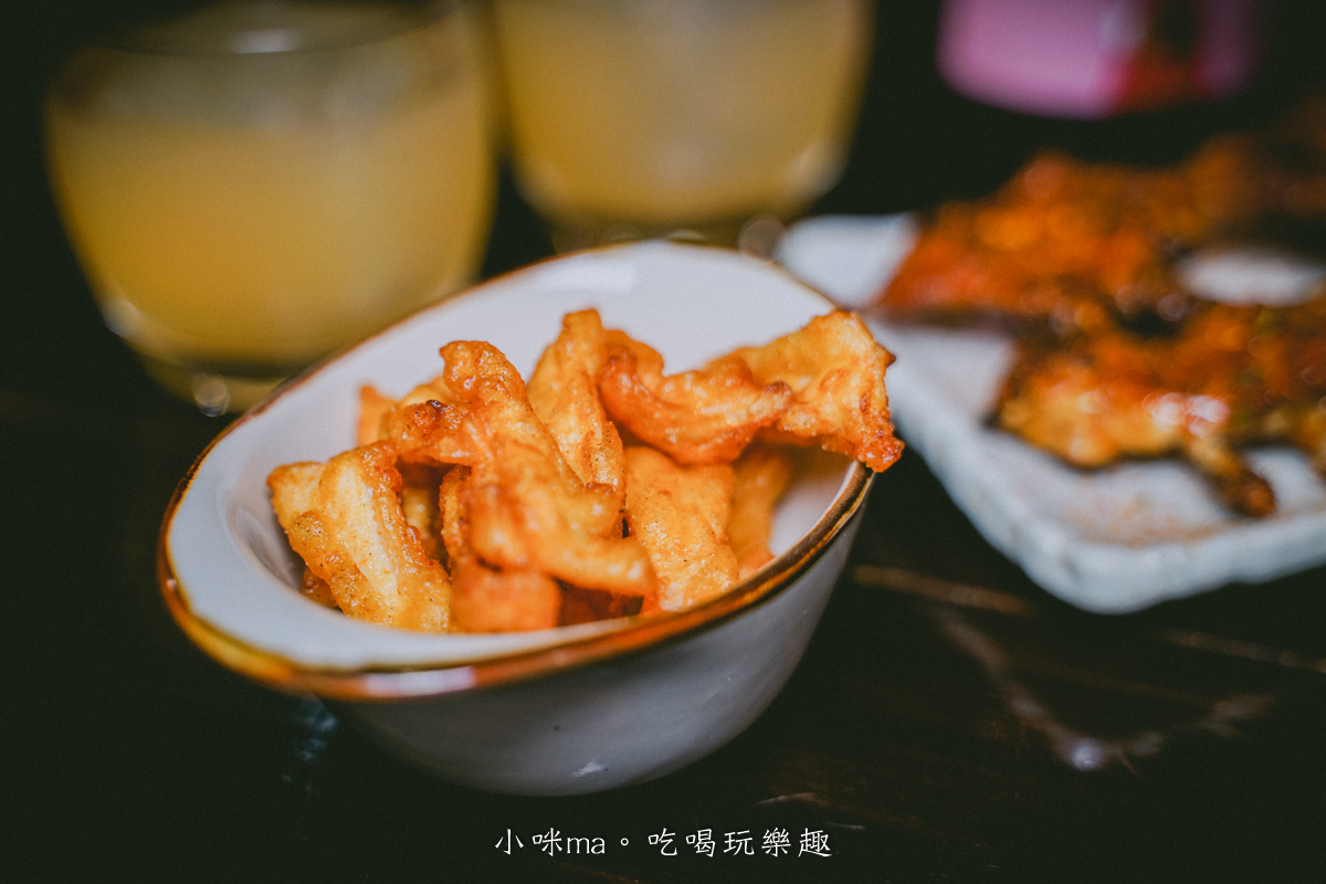 【東區居酒屋】彡耕居食事所|時禾酒藏梅酒太驚艷!茉莉花、紫蘇、生薑系梅酒一次喝懂,忠孝復興美食 - 第29張圖 彡耕居食事所酥炸雞軟骨,椒鹽香氣十足的經典日式居酒屋下酒菜。