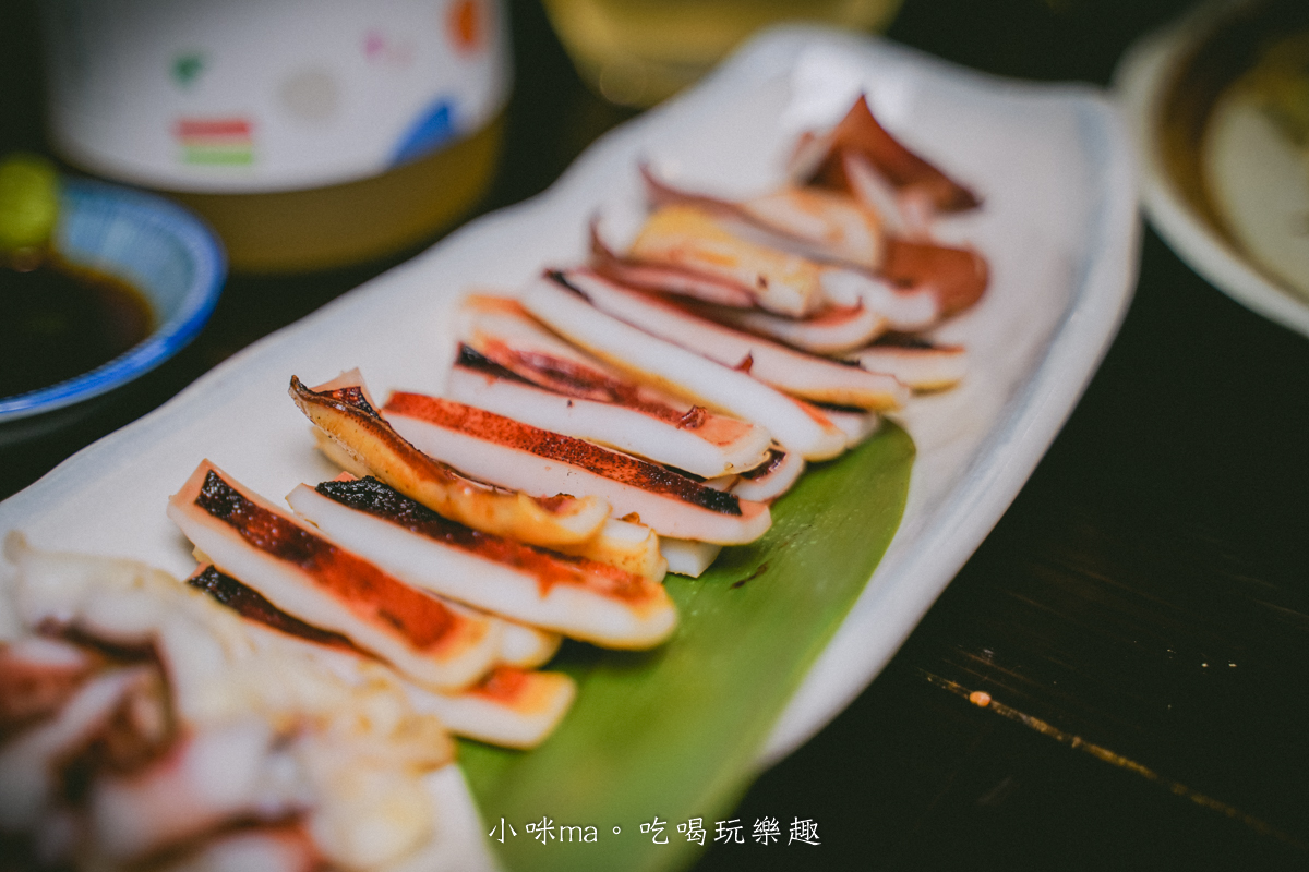 【東區居酒屋】彡耕居食事所|時禾酒藏梅酒太驚艷!茉莉花、紫蘇、生薑系梅酒一次喝懂,忠孝復興美食 - 第37張圖 魷魚一夜干 烤物海鮮Q彈口感