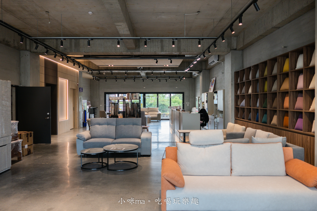 【嘉義家具推薦】億家具批發倉庫 嘉義店|四層樓超好逛!全屋家具客製化,沙發、床組、餐桌一次買齊,有溫度的小資裝潢天堂! - 第3張圖 億家具嘉義店四層樓展示空間,嘉義家具推薦必逛