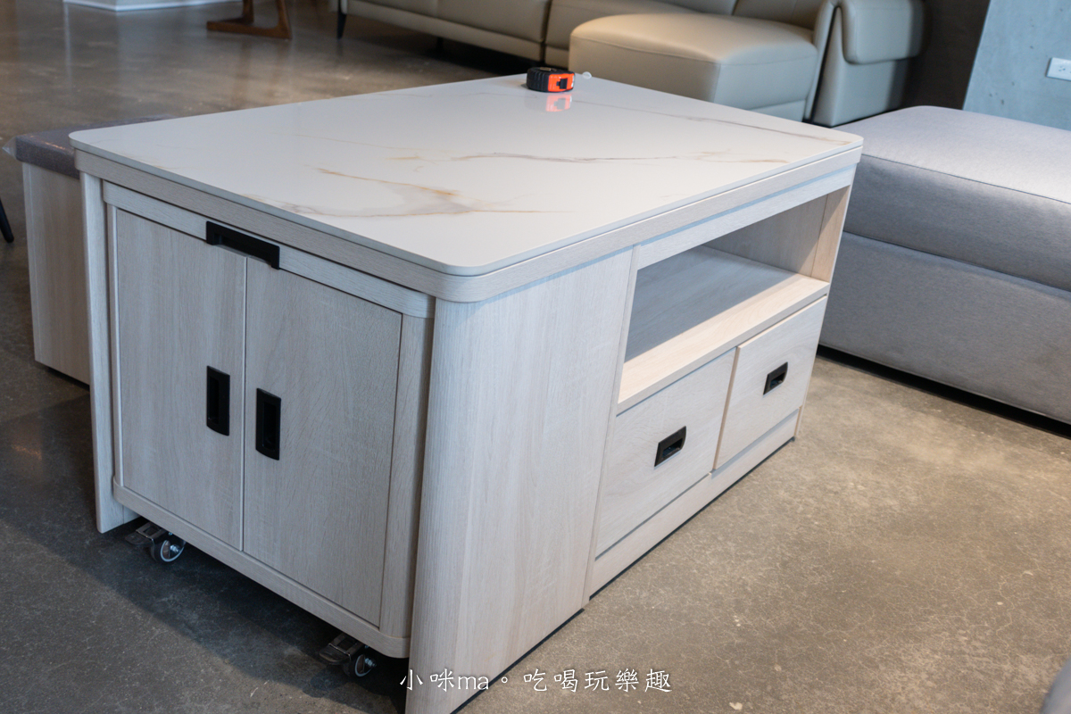 【嘉義家具推薦】億家具批發倉庫 嘉義店|四層樓超好逛!全屋家具客製化,沙發、床組、餐桌一次買齊,有溫度的小資裝潢天堂! - 第42張圖 多功能茶几推薦,耐磨耐熱岩板桌