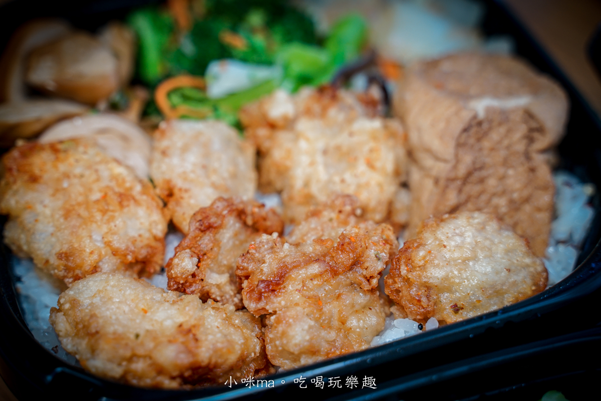 【桃園美食】米食bento|隱身同安黃昏市場的超人氣神級便當!現點現做11款手作美味,藝文特區外帶便當推薦(附線上點餐、外送資訊) - 第17張圖 【桃園美食】米食bento|隱身同安黃昏市場的超人氣神級便當!現點現做11款手作美味,藝文特區外帶便當推薦(附線上點餐、外送資訊)