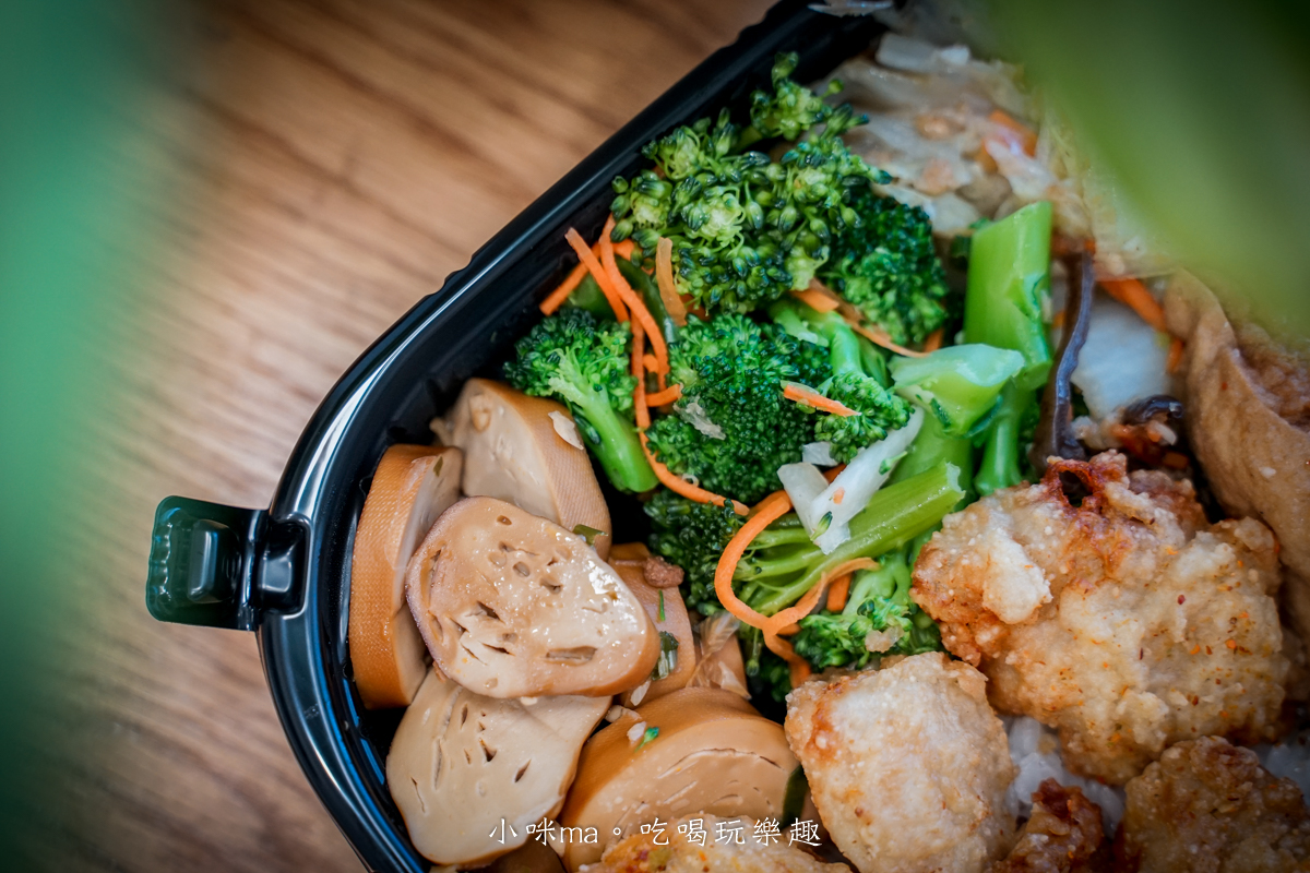 【桃園美食】米食bento|隱身同安黃昏市場的超人氣神級便當!現點現做11款手作美味,藝文特區外帶便當推薦(附線上點餐、外送資訊) - 第15張圖 【桃園美食】米食bento|隱身同安黃昏市場的超人氣神級便當!現點現做11款手作美味,藝文特區外帶便當推薦(附線上點餐、外送資訊)