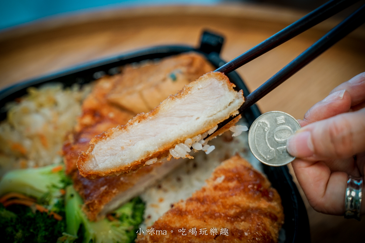 【桃園美食】米食bento|隱身同安黃昏市場的超人氣神級便當!現點現做11款手作美味,藝文特區外帶便當推薦(附線上點餐、外送資訊) - 第13張圖 【桃園美食】米食bento|隱身同安黃昏市場的超人氣神級便當!現點現做11款手作美味,藝文特區外帶便當推薦(附線上點餐、外送資訊)