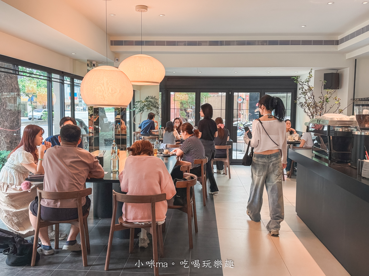 【台北美食】AUFGLET Taipei|台北東區門市開箱!韓國漢南洞可朗芙始祖、菜單價格、線上訂位懶人包 - 第6張圖 台北質感咖啡廳內用環境 AUFGLET Taipei 韓系極簡風格