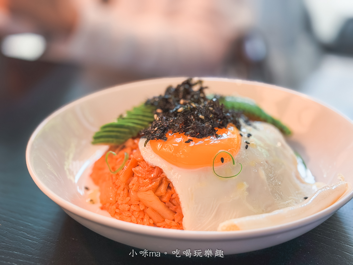 【台北美食】AUFGLET Taipei|台北東區門市開箱!韓國漢南洞可朗芙始祖、菜單價格、線上訂位懶人包 - 第12張圖 台北韓式早午餐推薦 AUFGLET 泡菜炒飯口感豐富層次分明